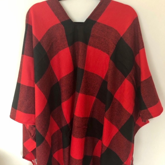 Red Black Buffalo Check Poncho Shawl - Picture 4 of 4